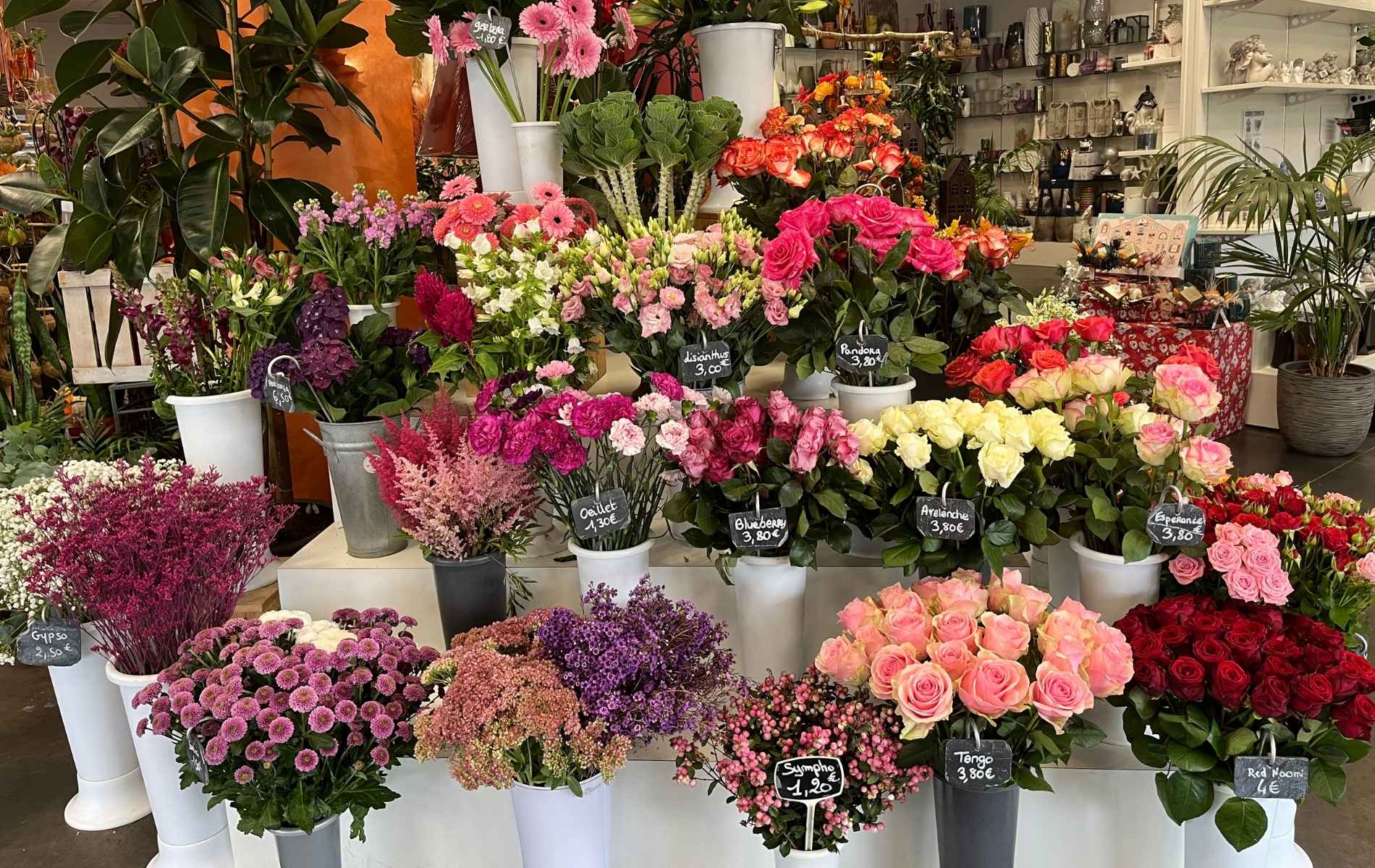 Des fleurs d'anniversaire fraiches et coupées disponibles chez Touchard Fleurs.