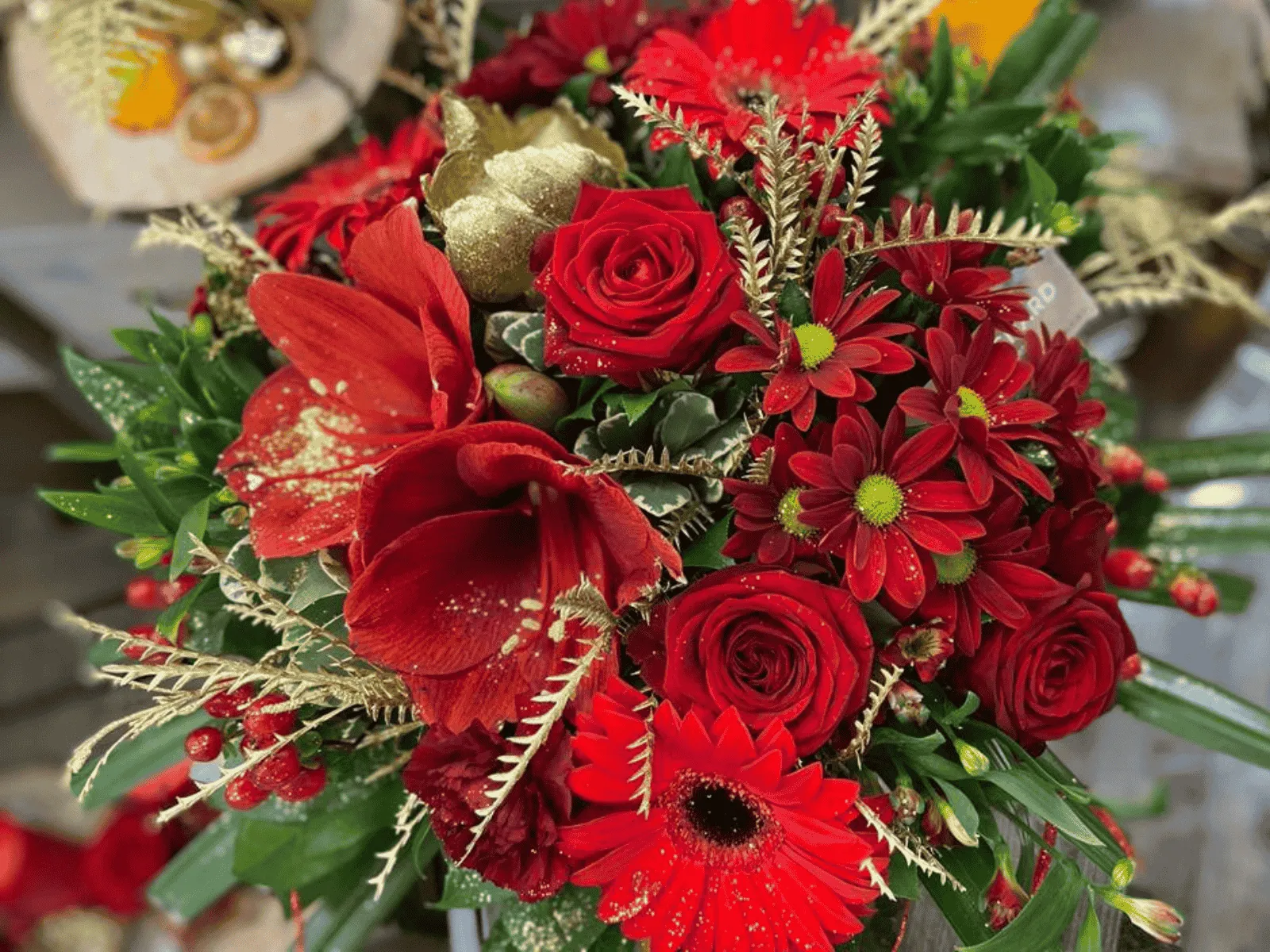 Bouquet de Noël réalisé par nos fleuristes chez Touchard Fleurs