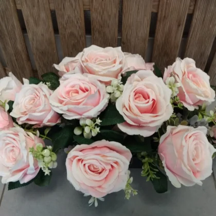 jardiniere de rose artificielle